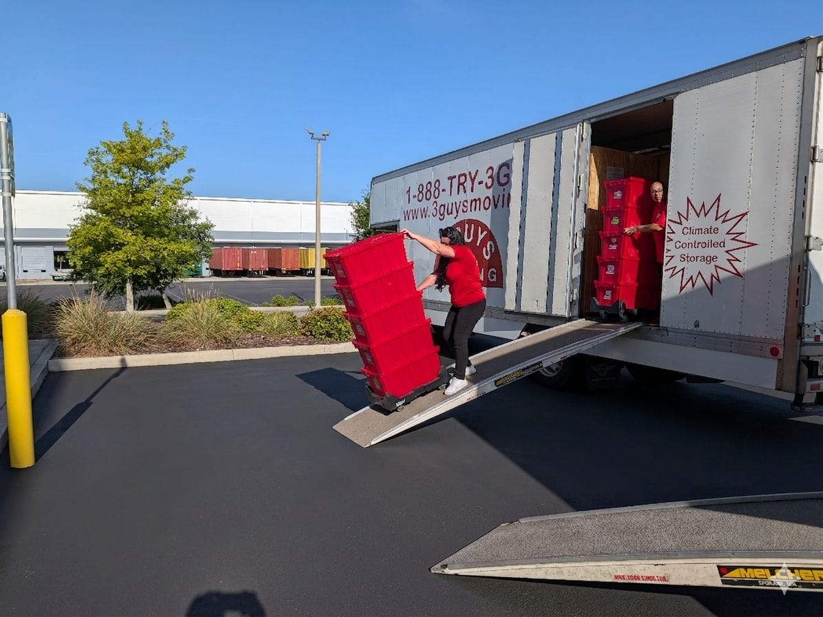 Eco-Friendly Plastic Moving Box Rentals Eco-Friendly Plastic Moving Box Rentals